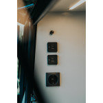 Интерьерная USB розетка TILE USB-A + USB-C интерьерная зарядная розетка - черная рамка
